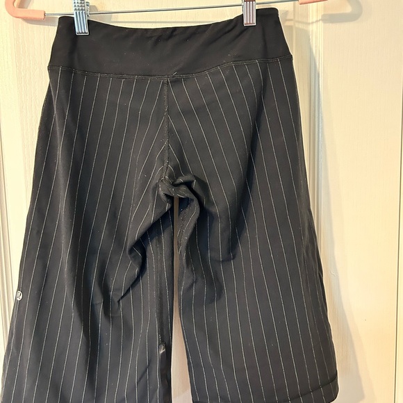 Lululemon pinstriped wide leg cropped pant. Size 2. - Picture 2 of 4